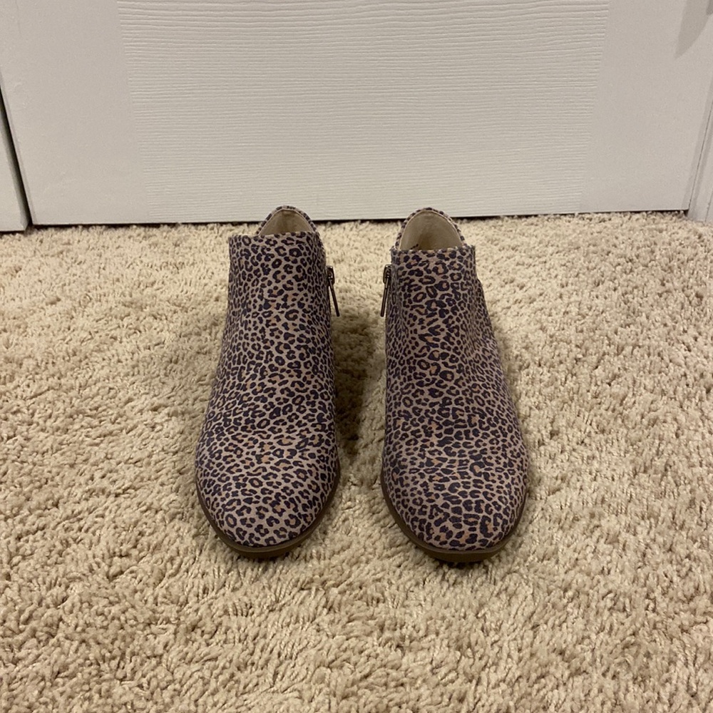 Crown & Ivy Leopard booties